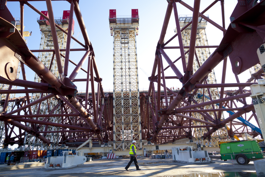 Arch lifting tower between two arch sections.