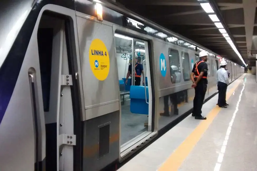 Metro Rio Train